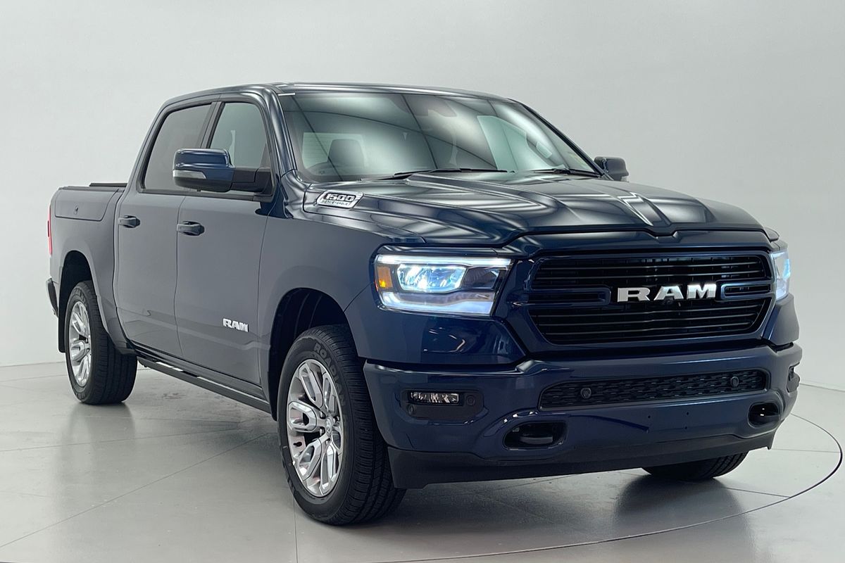 MY24 RAM 1500 LARAMIE SPORT CREW CAB RAM BOX (DT6P9827H.24/S/XB9SR)