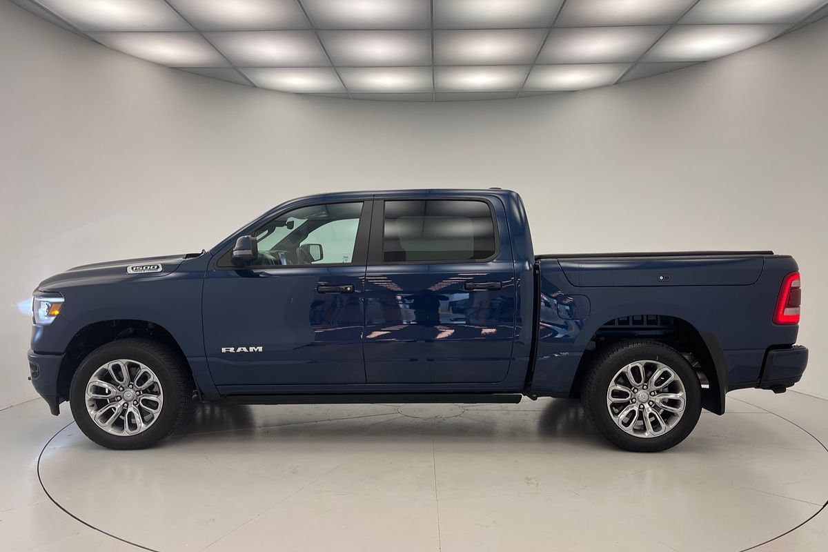 MY24 RAM 1500 LARAMIE SPORT CREW CAB RAM BOX (DT6P9827H.24/S/XB9SR)
