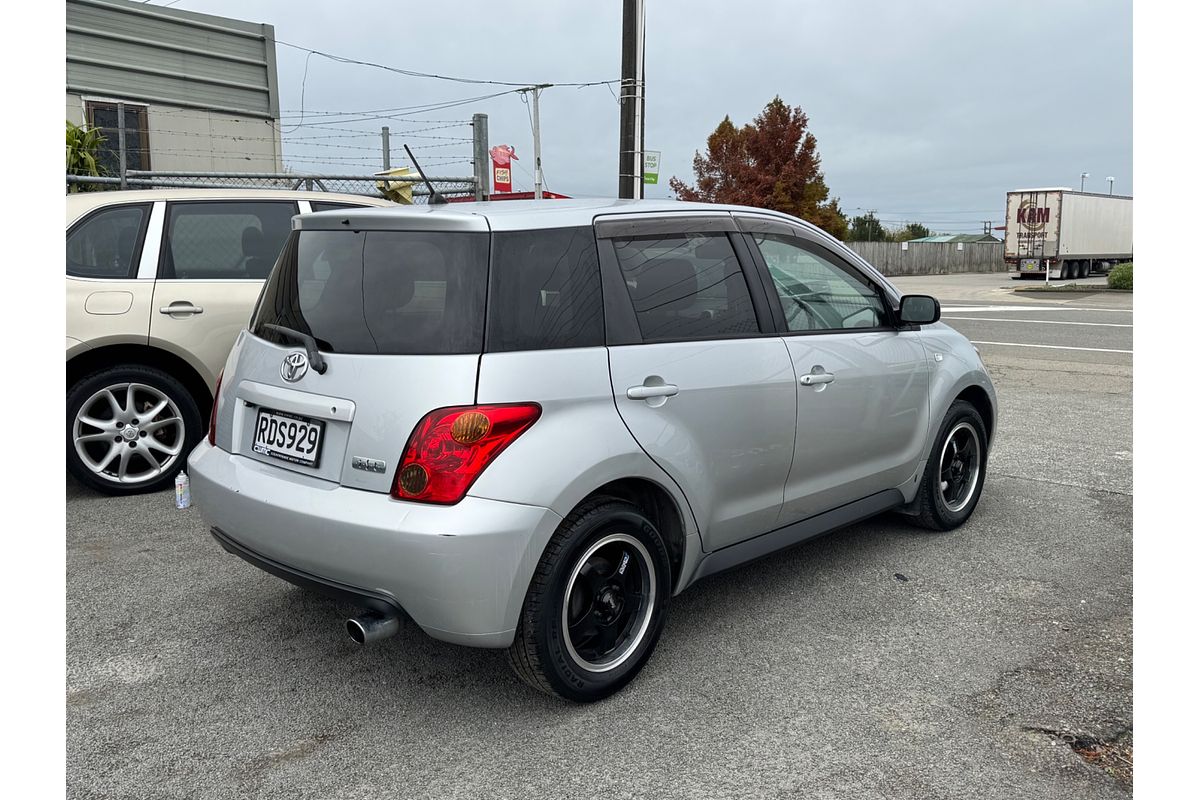 2005 Toyota IST