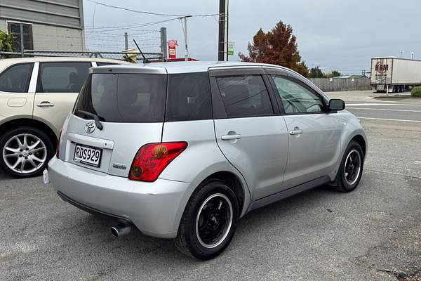 2005 Toyota IST