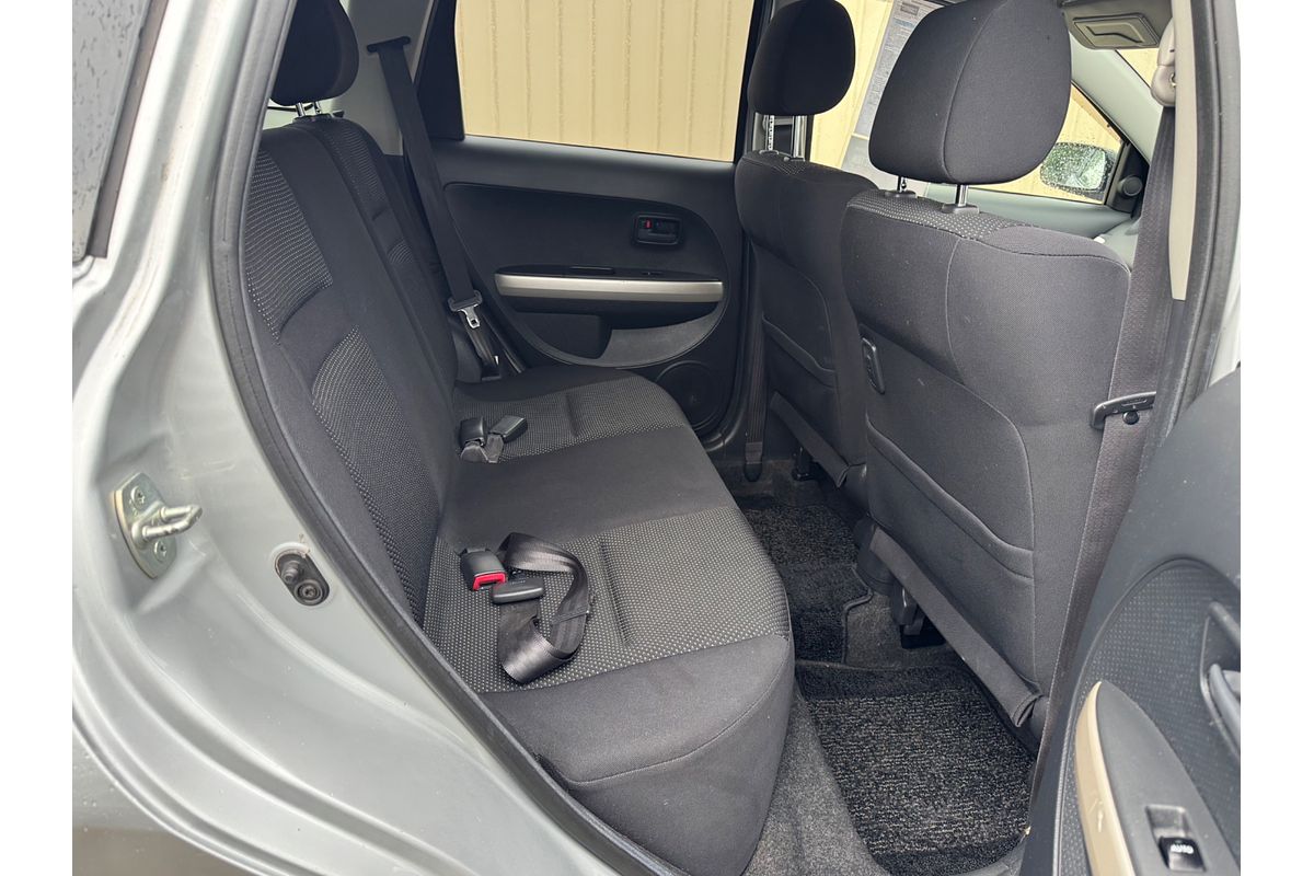 2005 Toyota IST