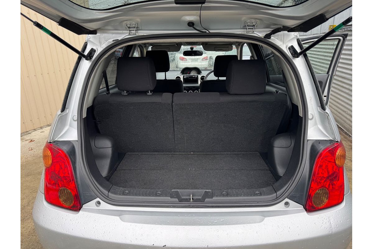 2005 Toyota IST