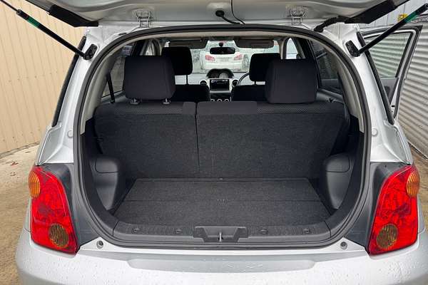 2005 Toyota IST
