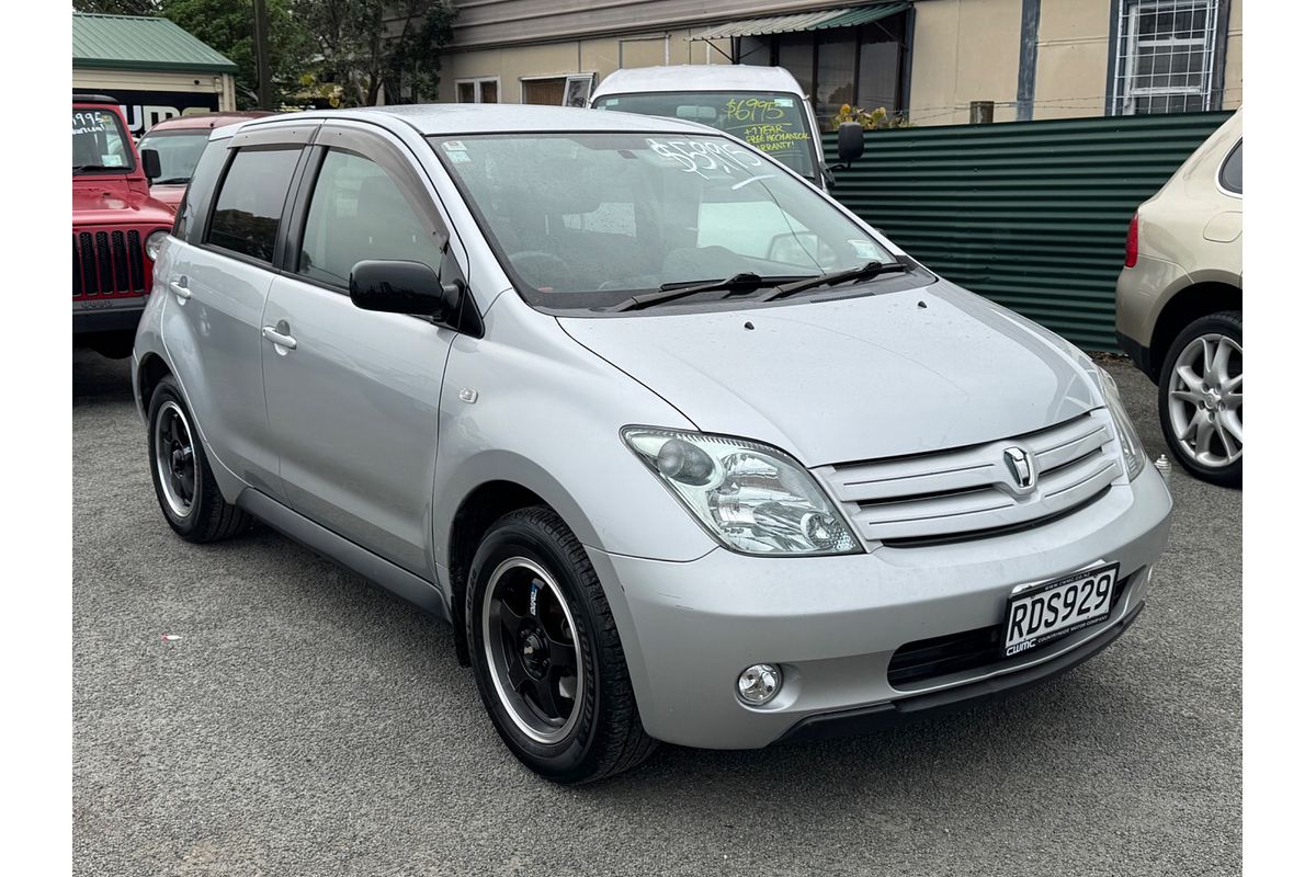2005 Toyota IST