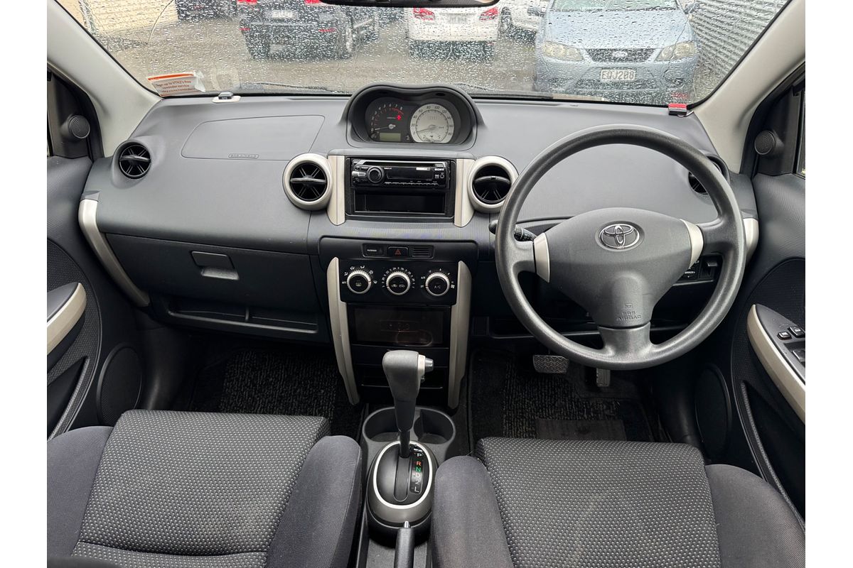 2005 Toyota IST