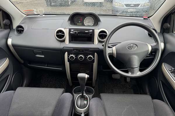 2005 Toyota IST