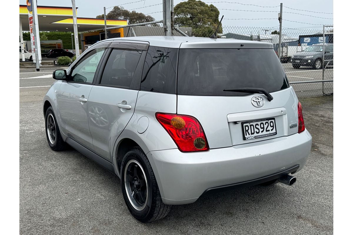 2005 Toyota IST