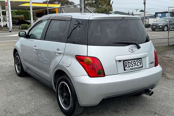 2005 Toyota IST