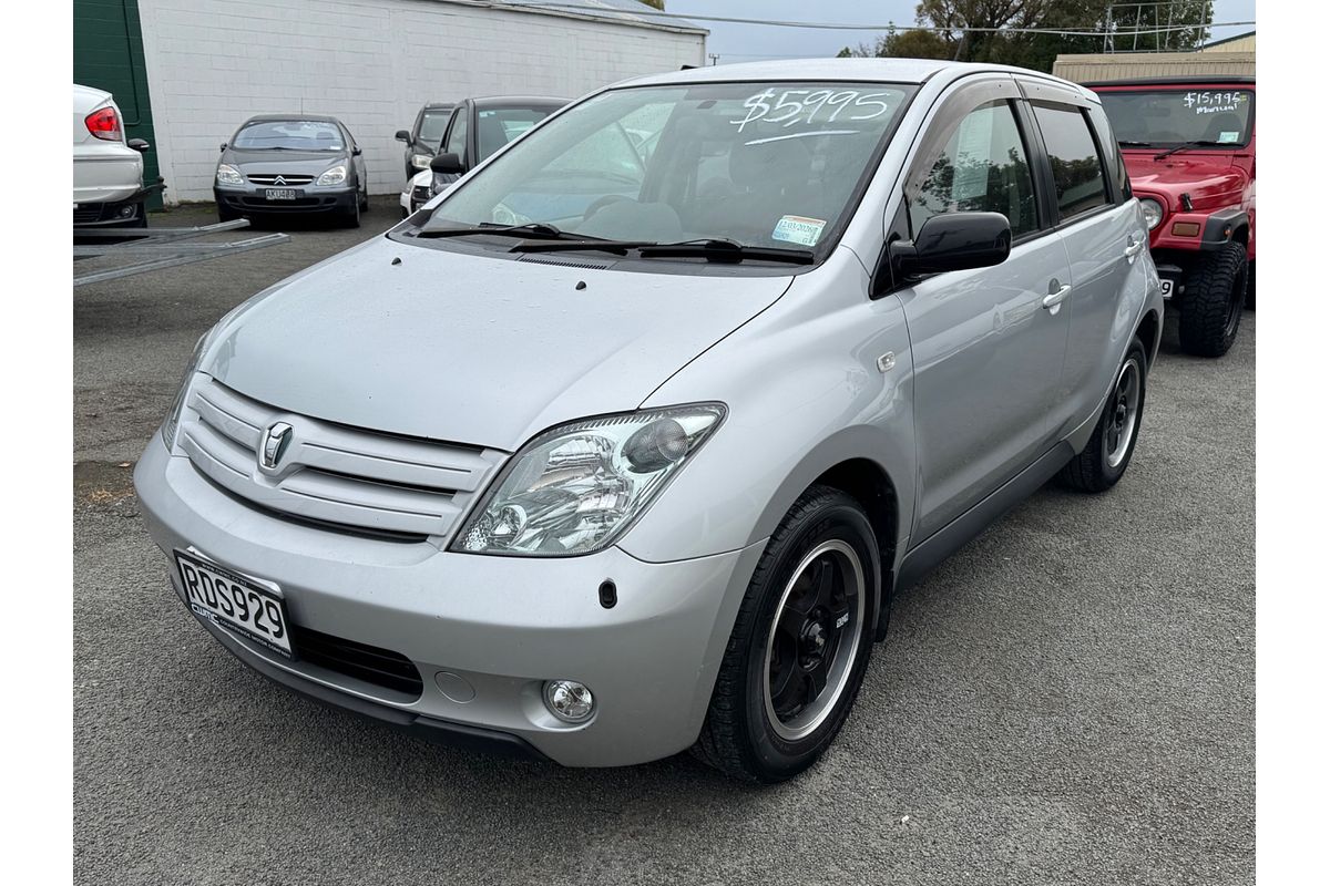 2005 Toyota IST