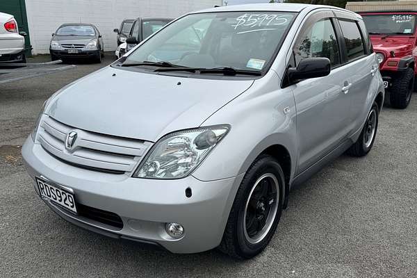 2005 Toyota IST