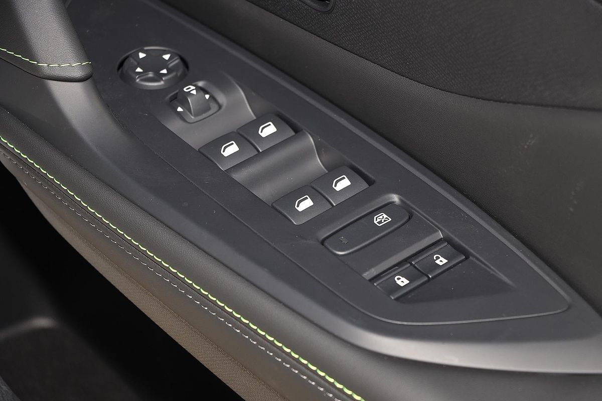 2025 Peugeot 308 GT Hybrid P51