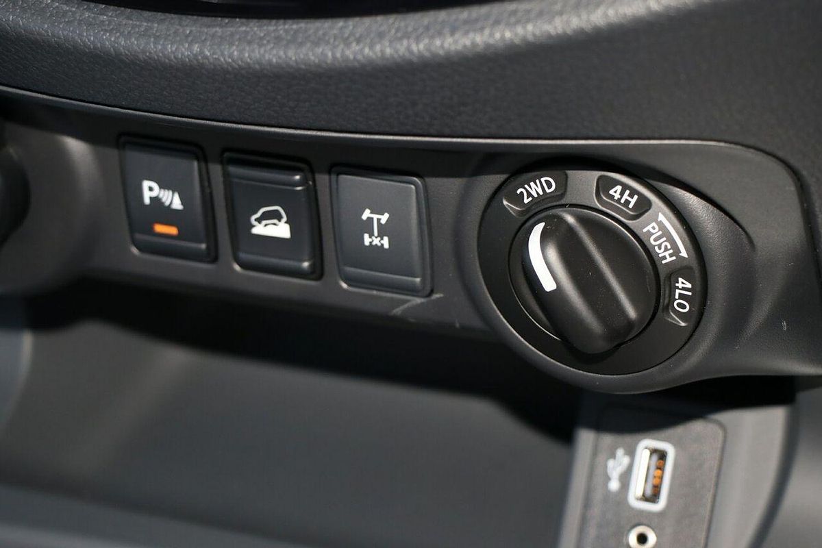 2024 Nissan Navara ST D23 4X4