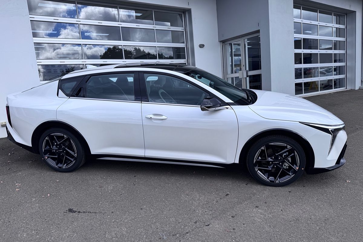2024 Kia K4 GT-Line CL4m