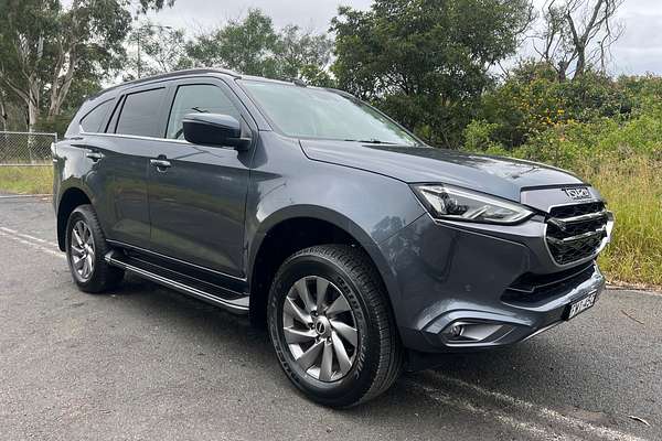 2022 Isuzu MU-X LS-U