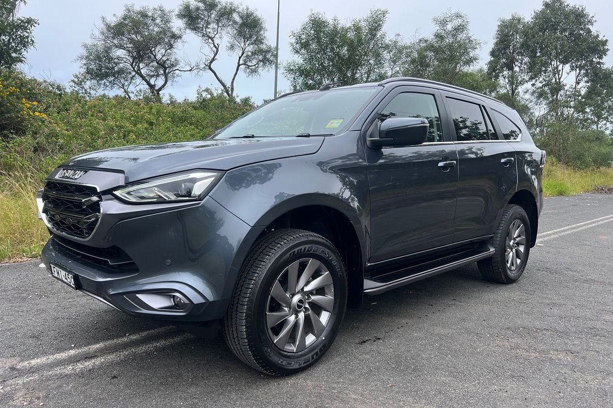 2022 Isuzu MU-X LS-U