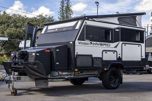 2017 Windsor HYBRID POP TOP H390XC