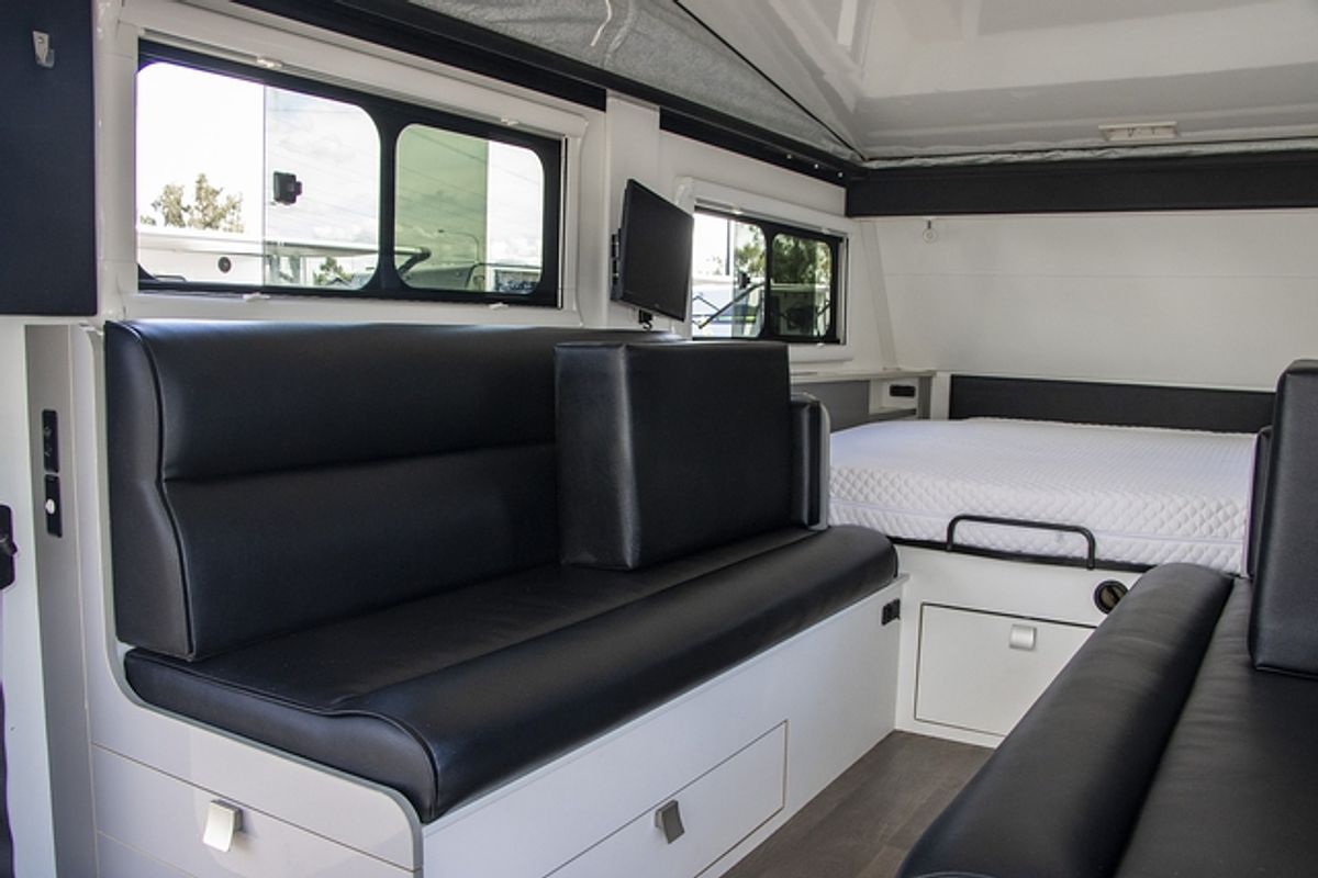 2017 Windsor HYBRID POP TOP H390XC