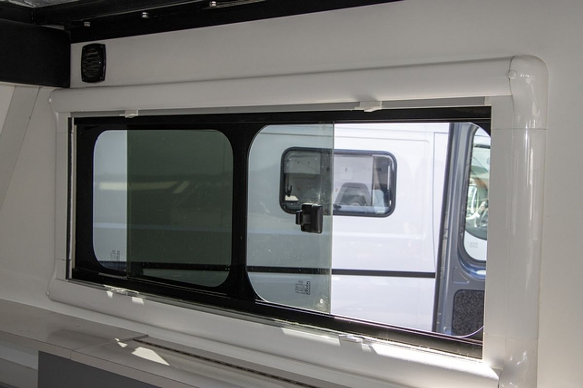2017 Windsor HYBRID POP TOP H390XC
