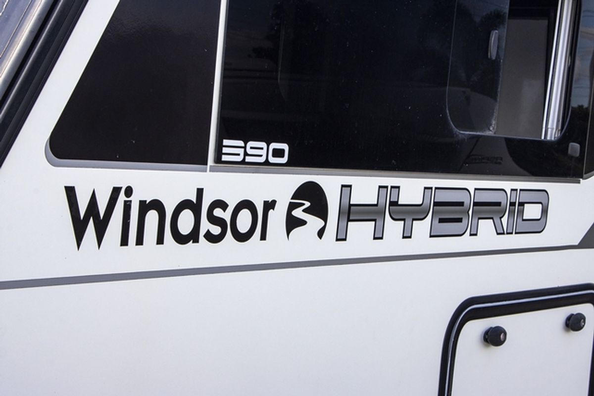 2017 Windsor HYBRID POP TOP H390XC