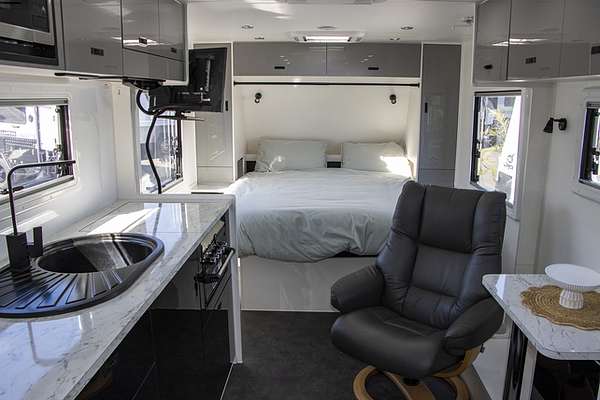 2022 Network RV Caravans TERRAIN TUFF CARAVAN *21'6 L LO