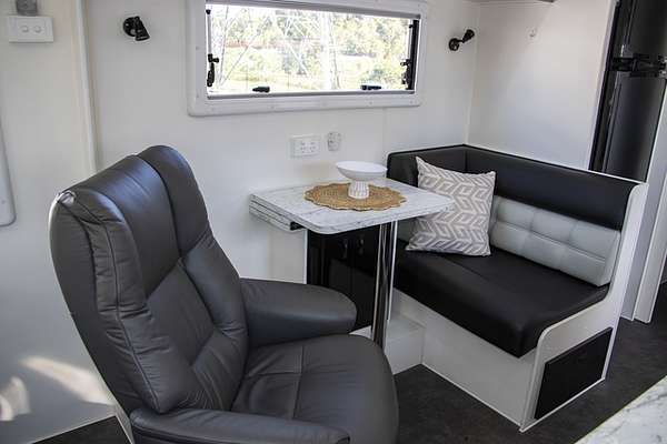 2022 Network RV Caravans TERRAIN TUFF CARAVAN *21'6 L LO