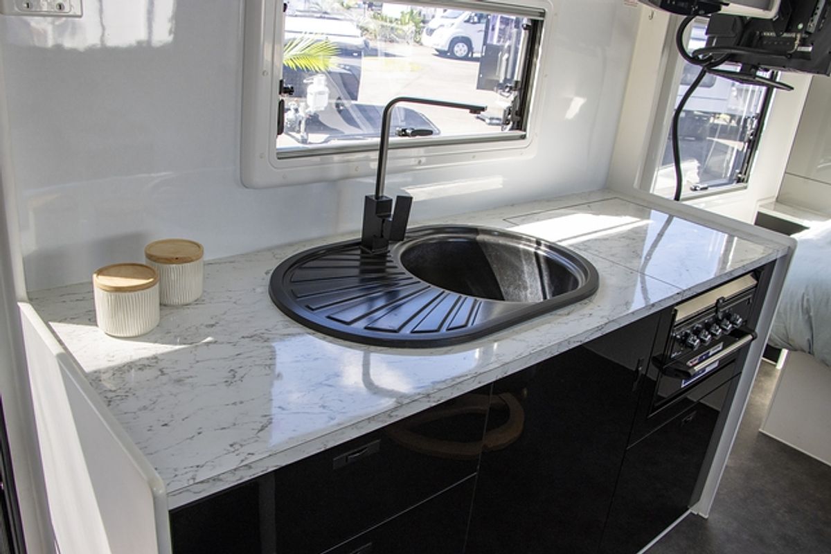 2022 Network RV Caravans TERRAIN TUFF CARAVAN *21'6 L LO