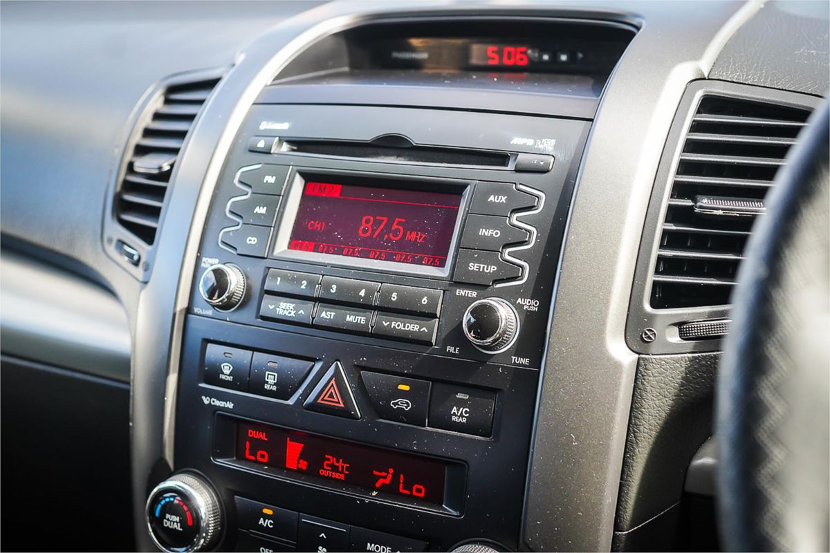 2010 Kia Sorento SLi XM