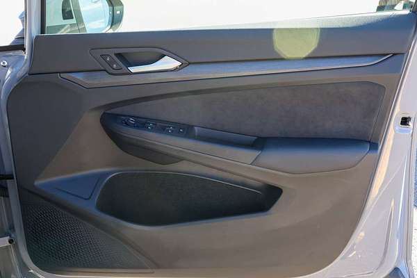 2023 Volkswagen Golf GTI 8
