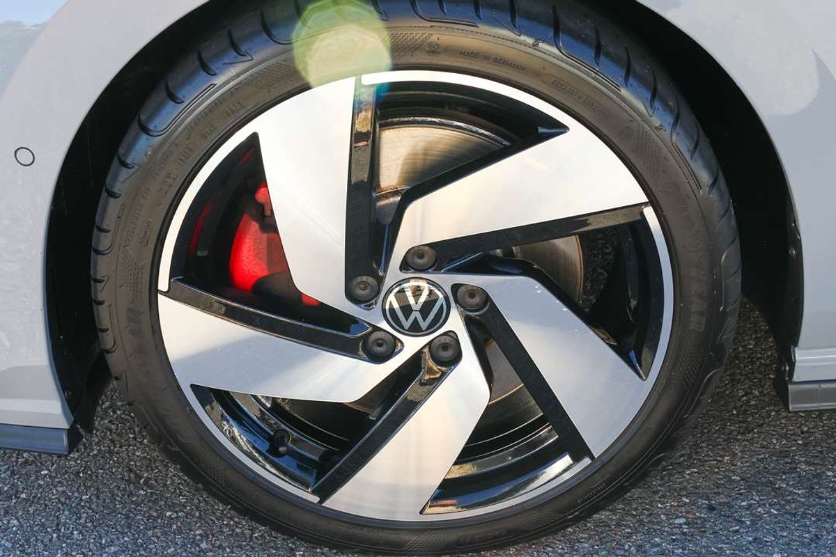 2023 Volkswagen Golf GTI 8