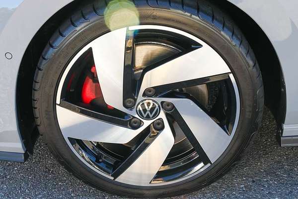 2023 Volkswagen Golf GTI 8