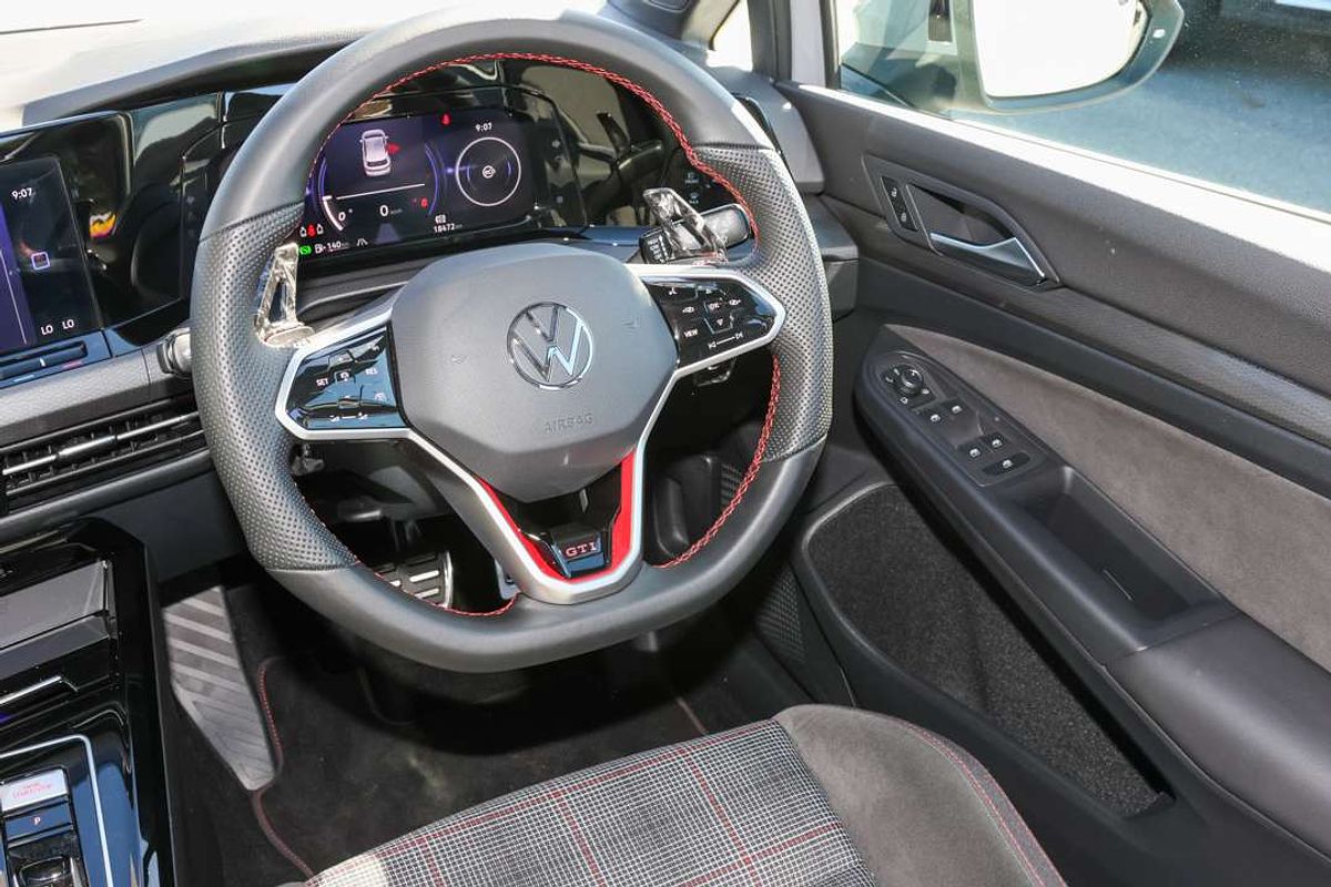 2023 Volkswagen Golf GTI 8