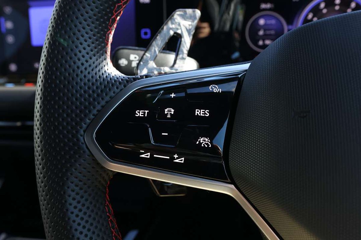 2023 Volkswagen Golf GTI 8