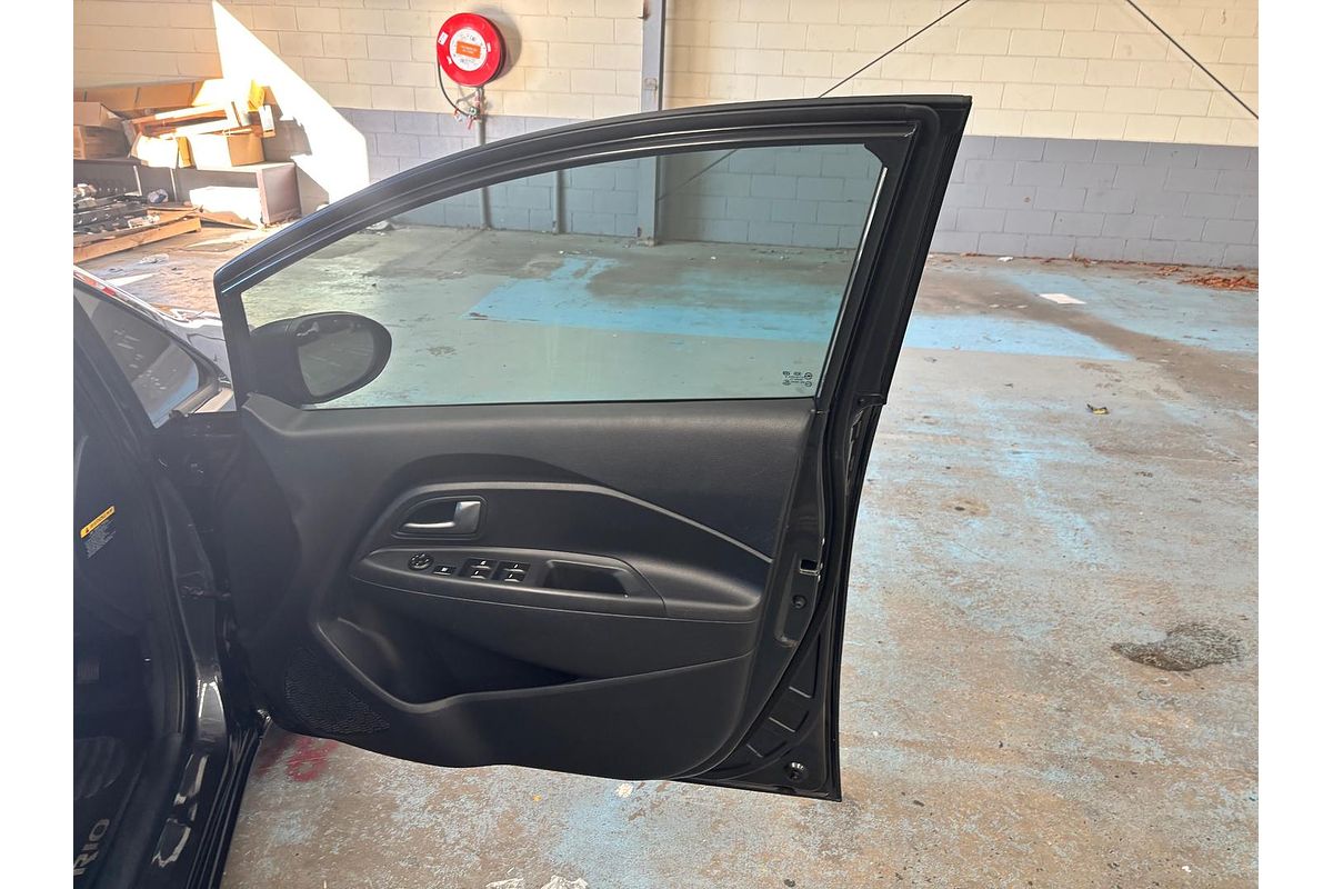 2013 Kia Rio S UB