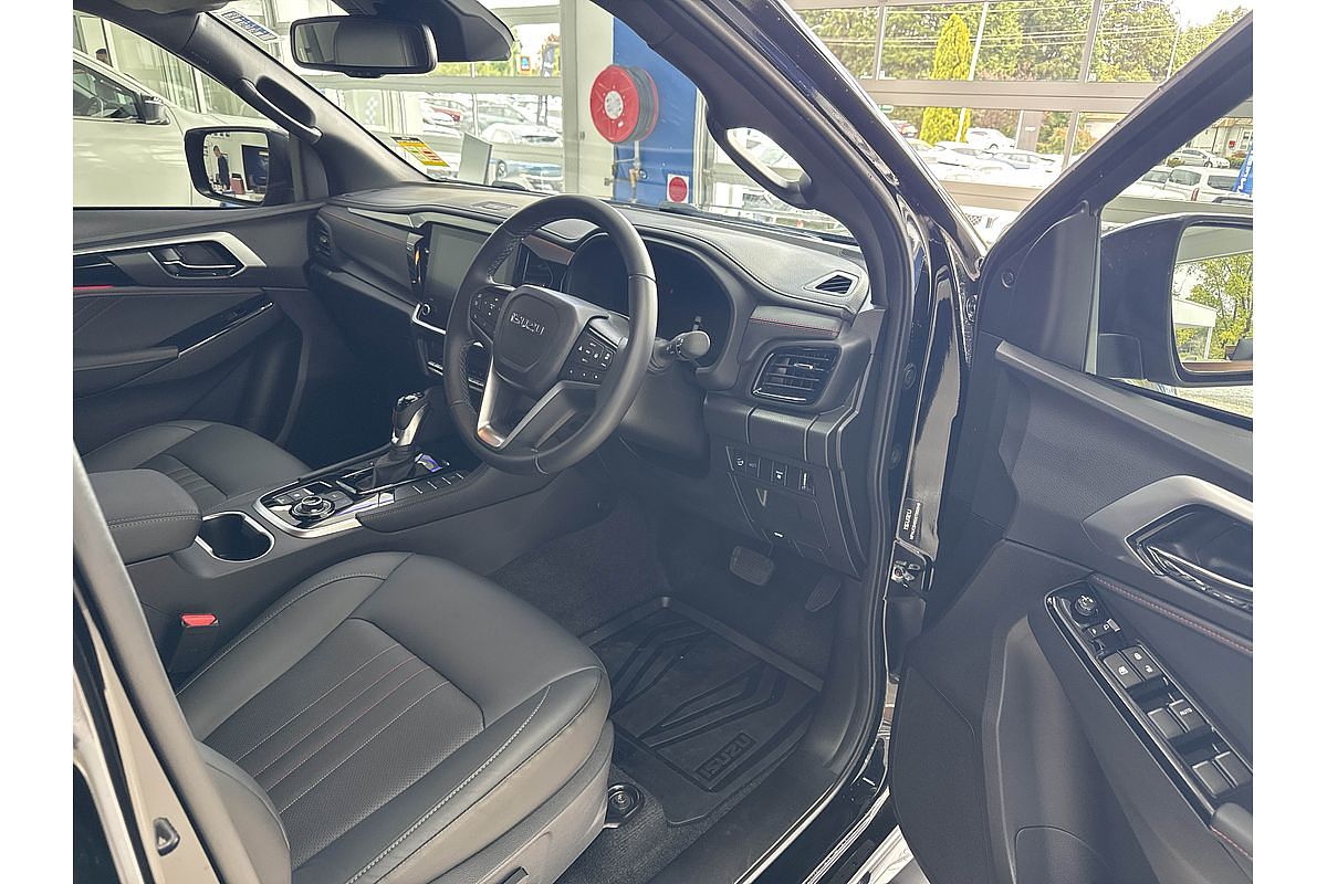 2025 Isuzu MU-X X-TERRAIN