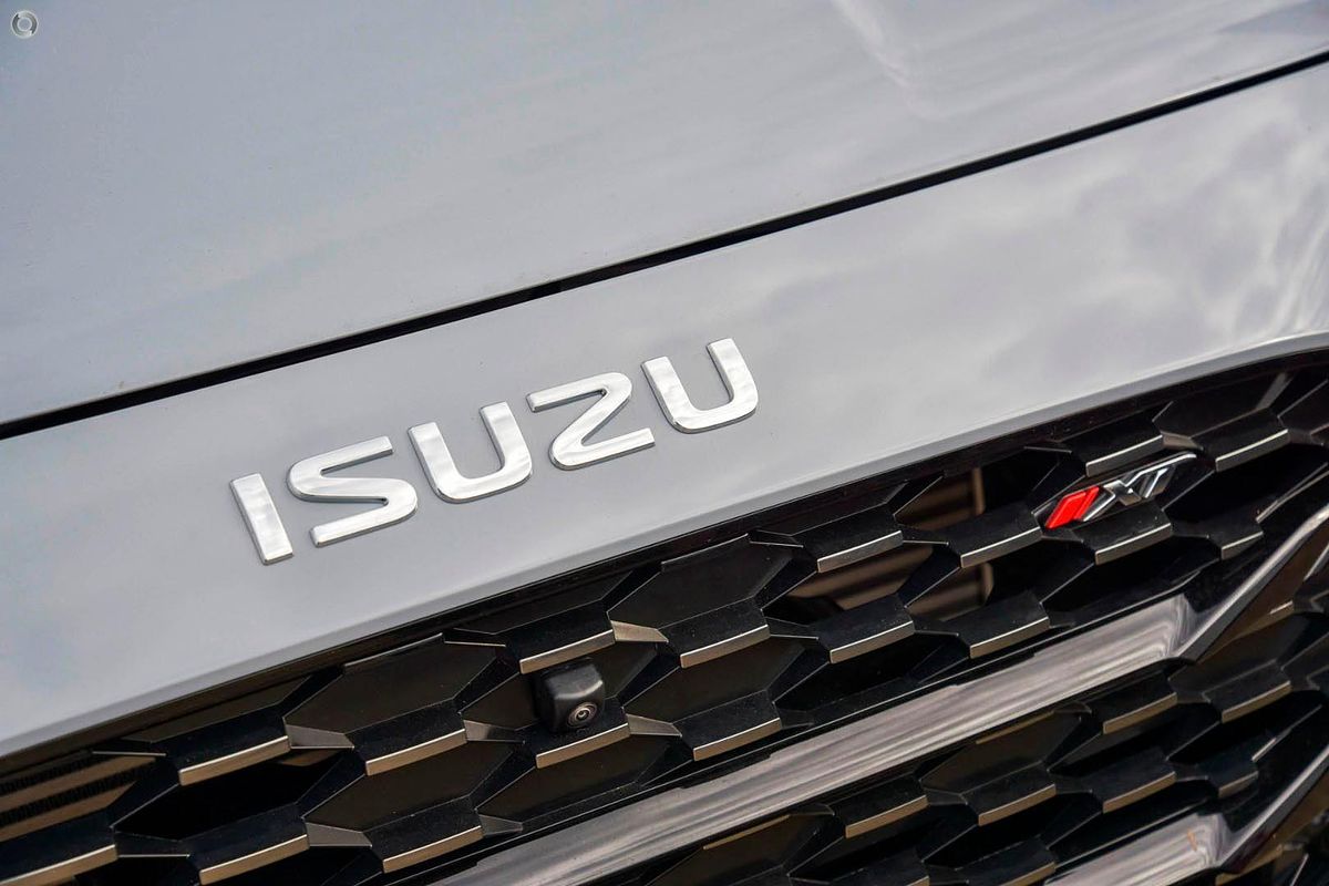 2025 Isuzu MU-X X-TERRAIN