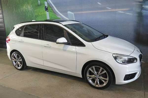 2015 BMW 2 Series 220i Sport Line F45