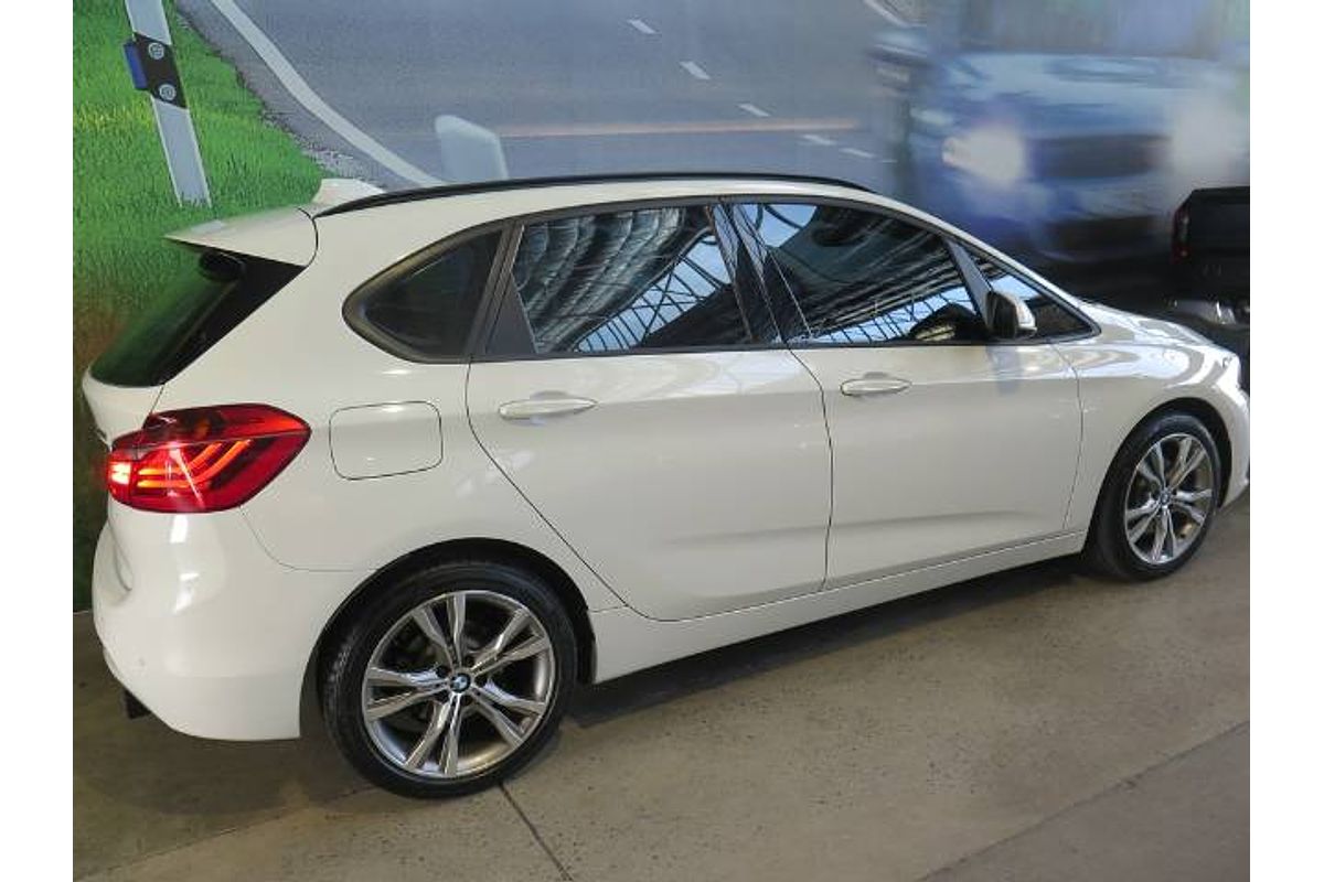 2015 BMW 2 Series 220i Sport Line F45