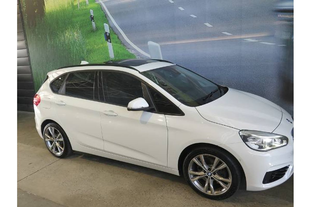 2015 BMW 2 Series 220i Sport Line F45