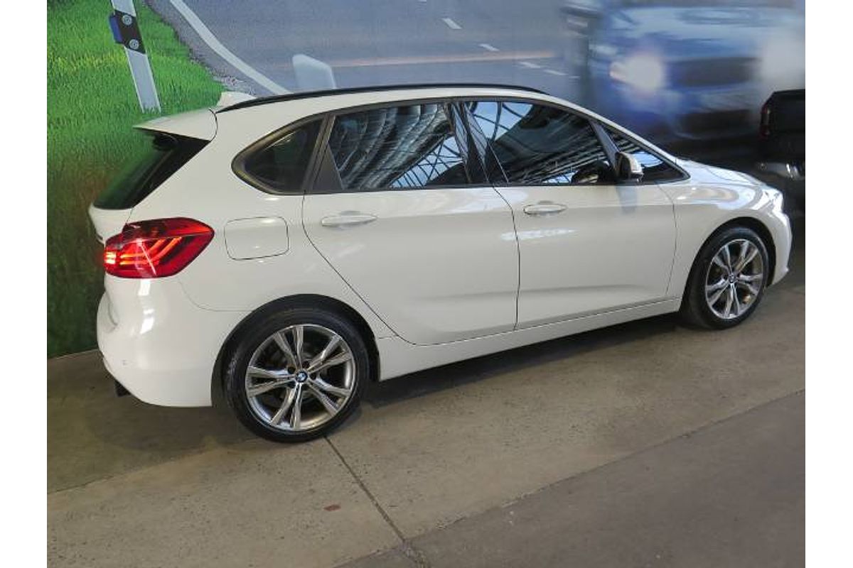 2015 BMW 2 Series 220i Sport Line F45