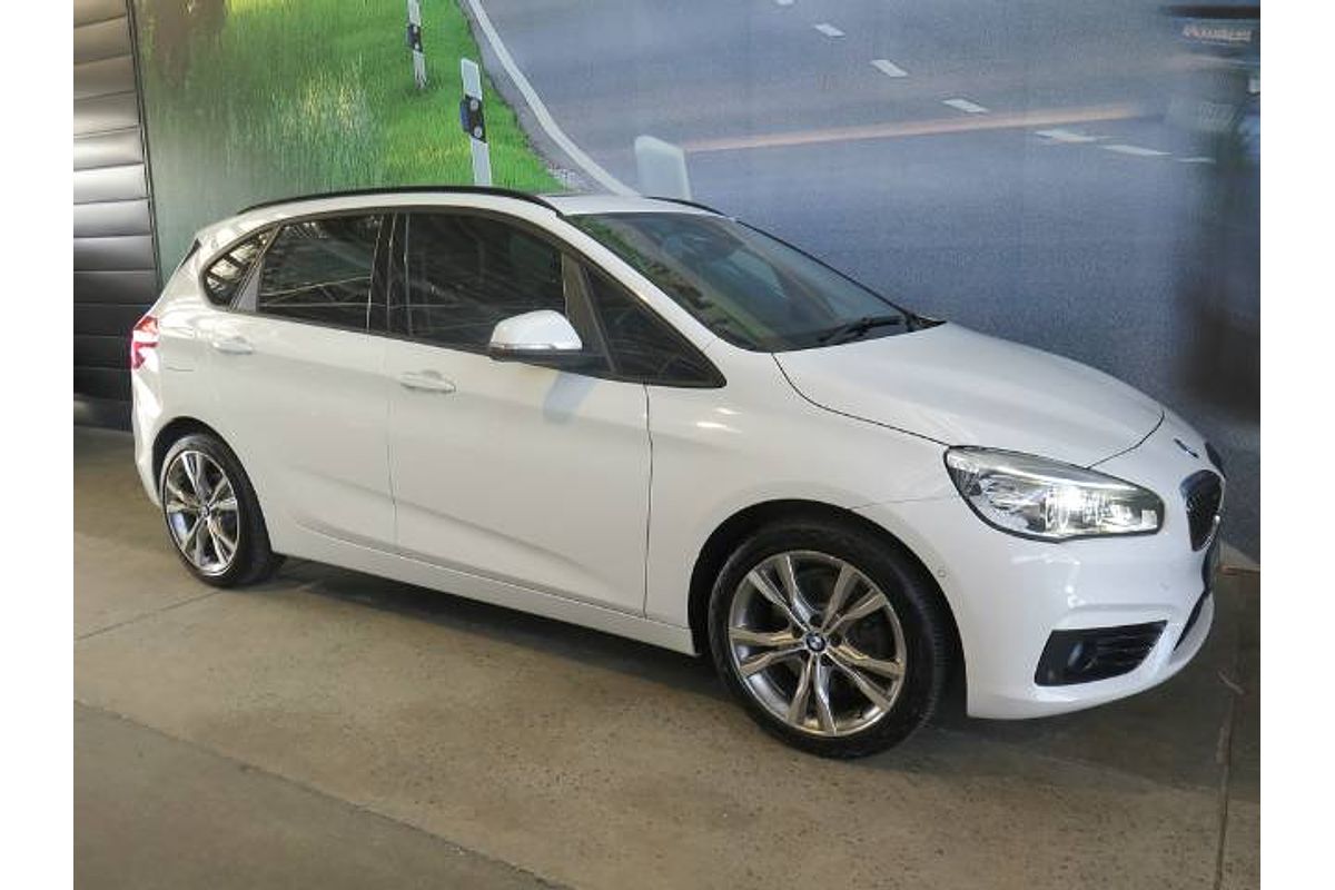 2015 BMW 2 Series 220i Sport Line F45