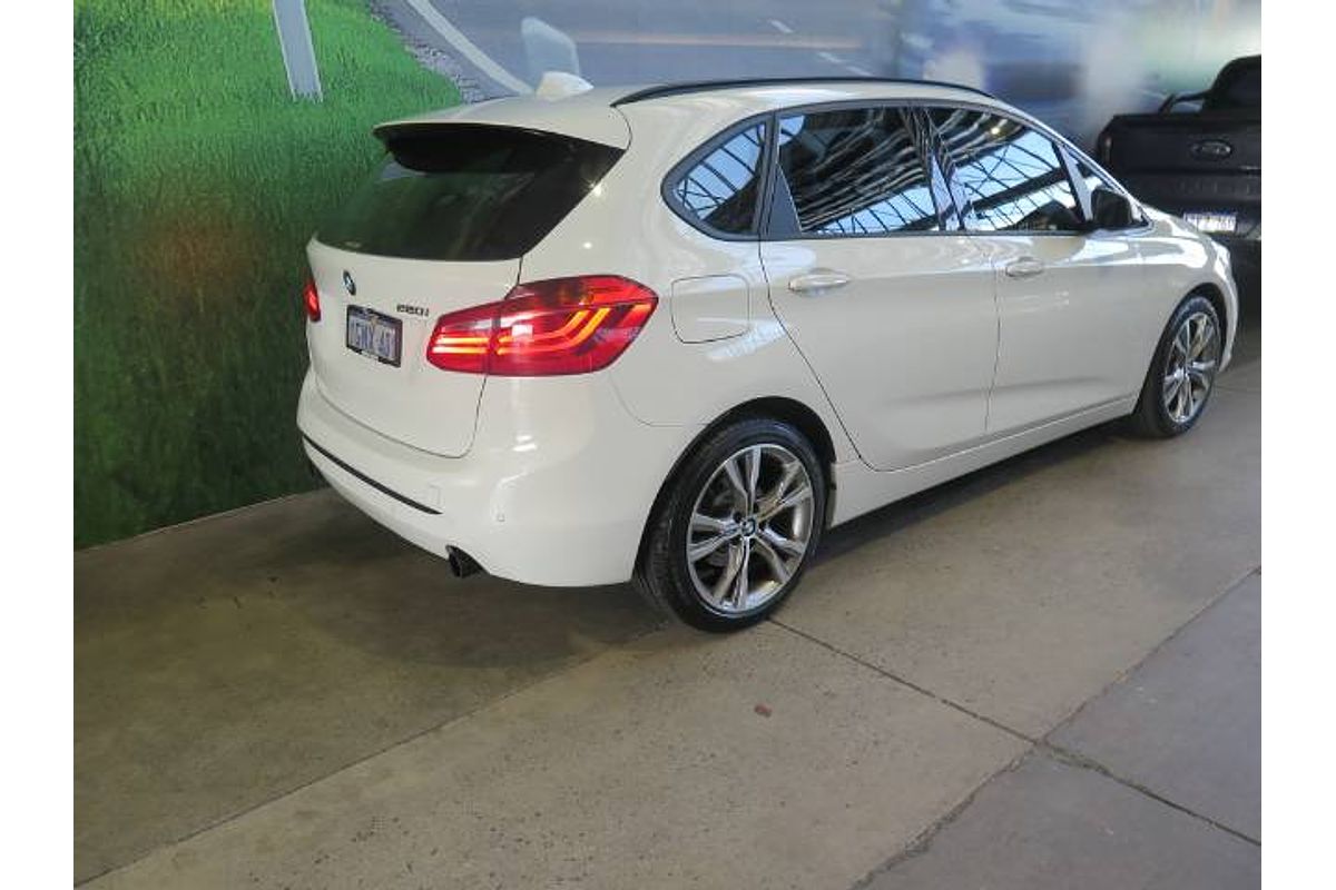 2015 BMW 2 Series 220i Sport Line F45