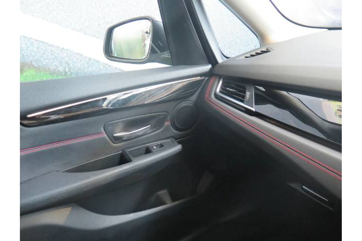 2015 BMW 2 Series 220i Sport Line F45