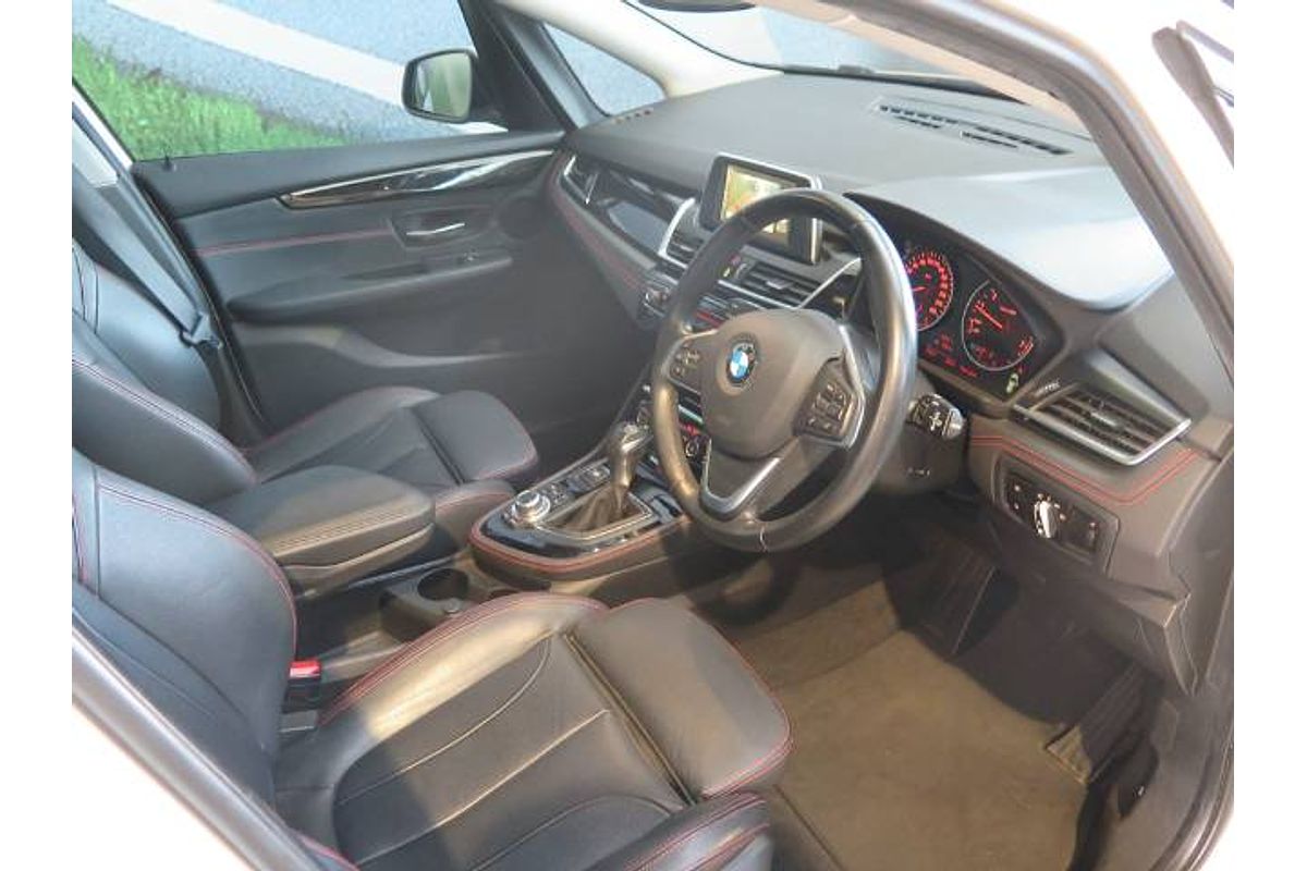 2015 BMW 2 Series 220i Sport Line F45