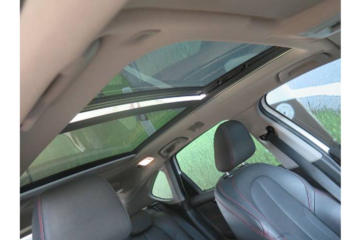 2015 BMW 2 Series 220i Sport Line F45