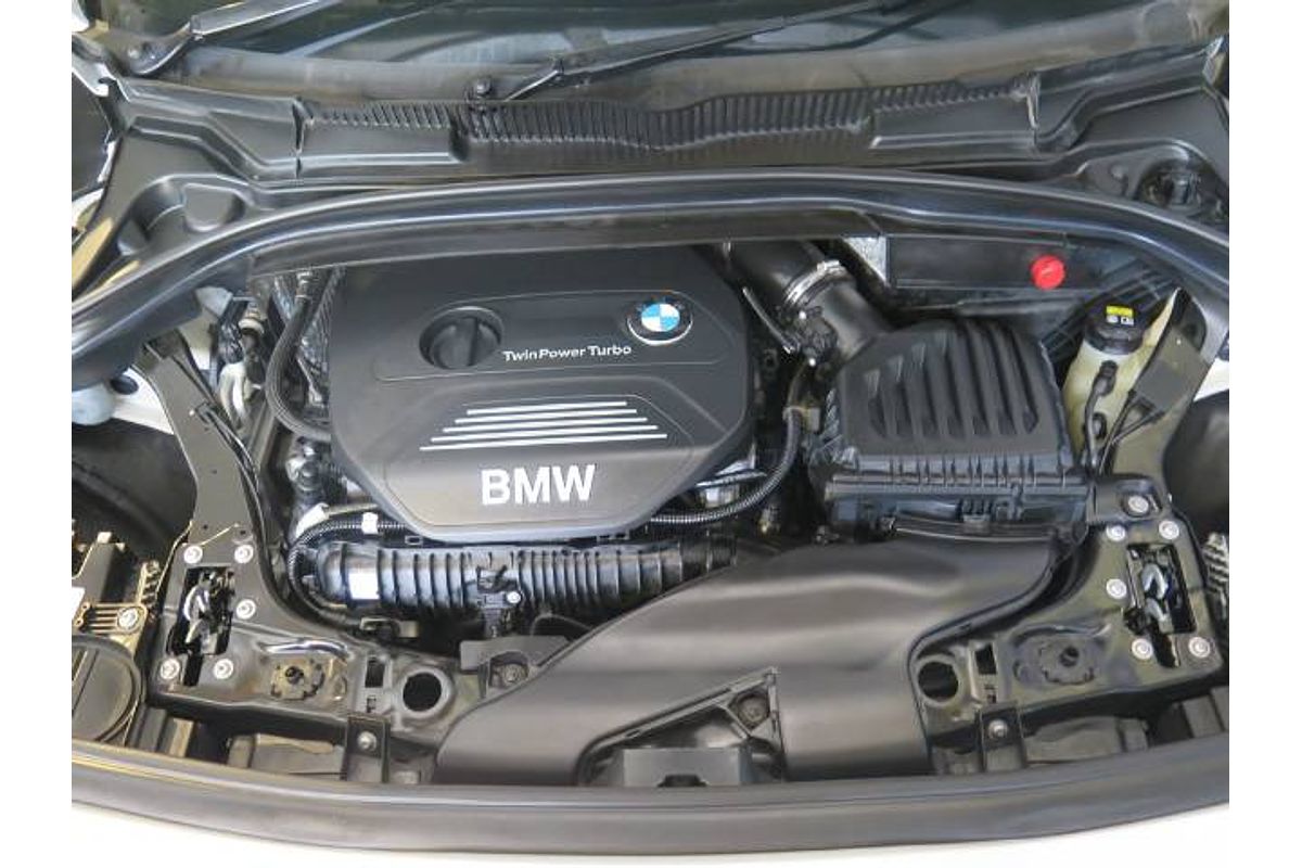 2015 BMW 2 Series 220i Sport Line F45