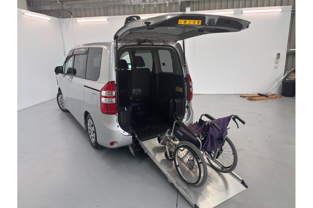 2011 Toyota Noah XL SELECTION WELCAB ZZR70G