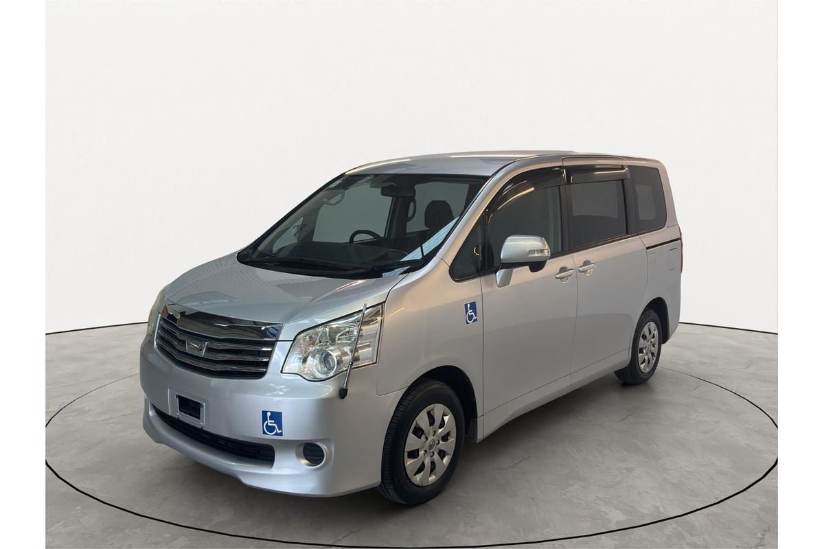 2011 Toyota Noah XL SELECTION WELCAB ZZR70G
