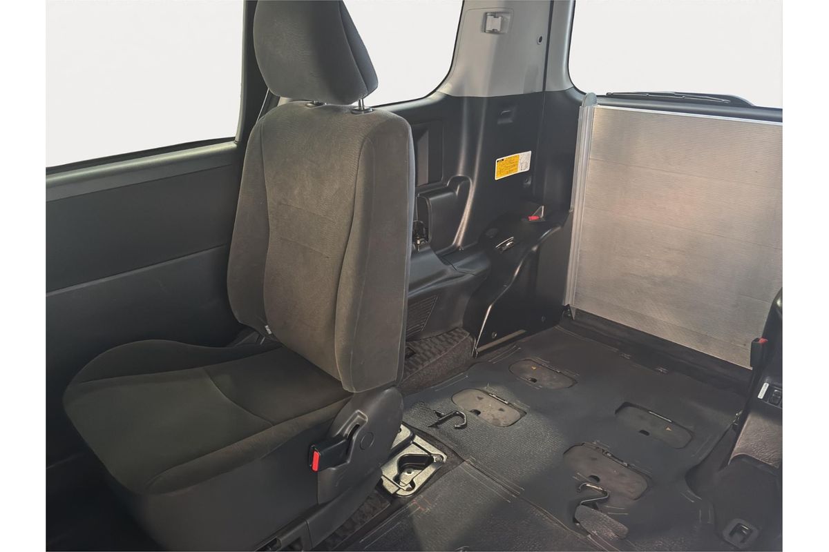 2011 Toyota Noah XL SELECTION WELCAB ZZR70G