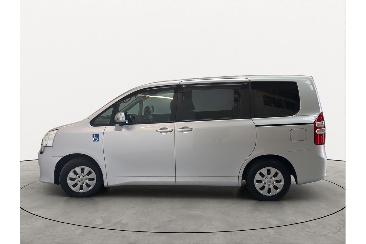 2011 Toyota Noah XL SELECTION WELCAB ZZR70G