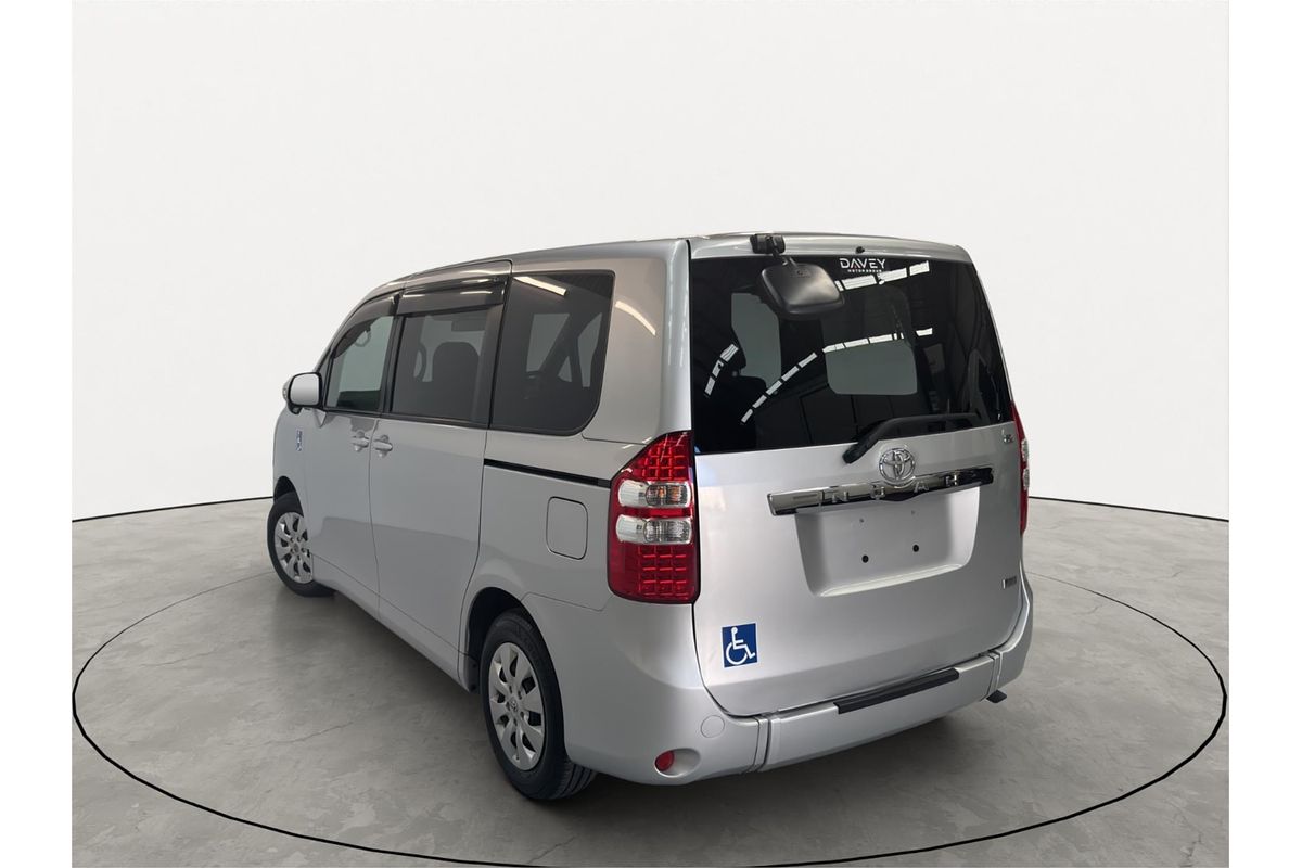2011 Toyota Noah XL SELECTION WELCAB ZZR70G